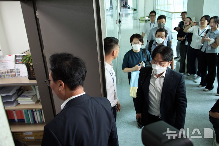 김건희 특검, '<b>공천개입</b> 의혹' <b>윤상현</b> 국힘 <b>의원</b> 소환 조사
