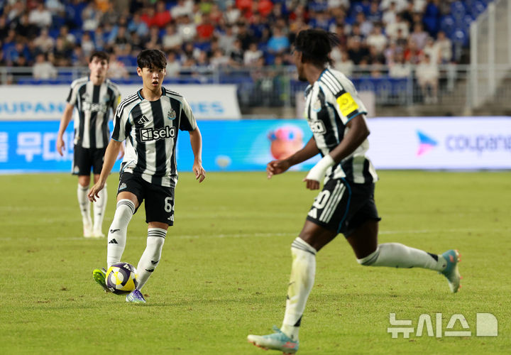 '<b>EPL</b> 뉴캐슬 이적' <b>박승수</b> <b>데뷔</b>…짧은 교체 출전에도 눈도장(종합)