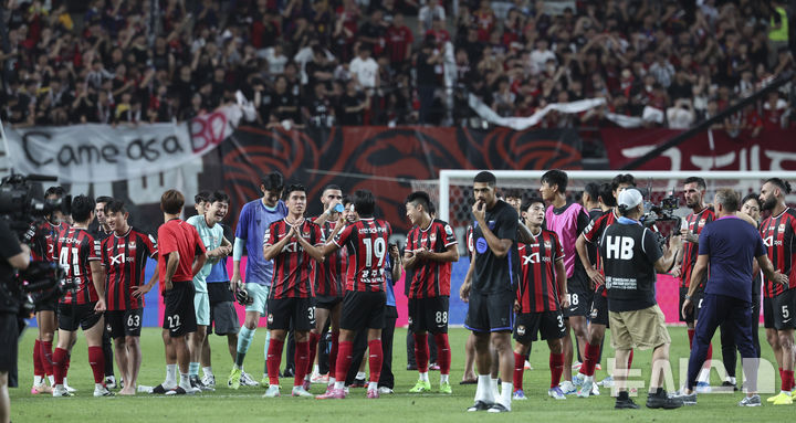 '바르사에 대패' <b>김기동</b> 서울 감독 "이런 축구를 지향해야"