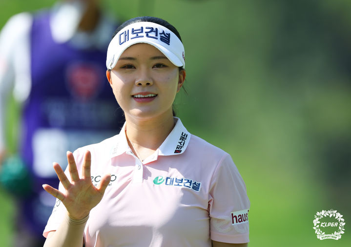서어진·<b>최민경</b>·김리안, KLPGA 오로라월드 2R <b>공동 선두</b>…첫 승 도전