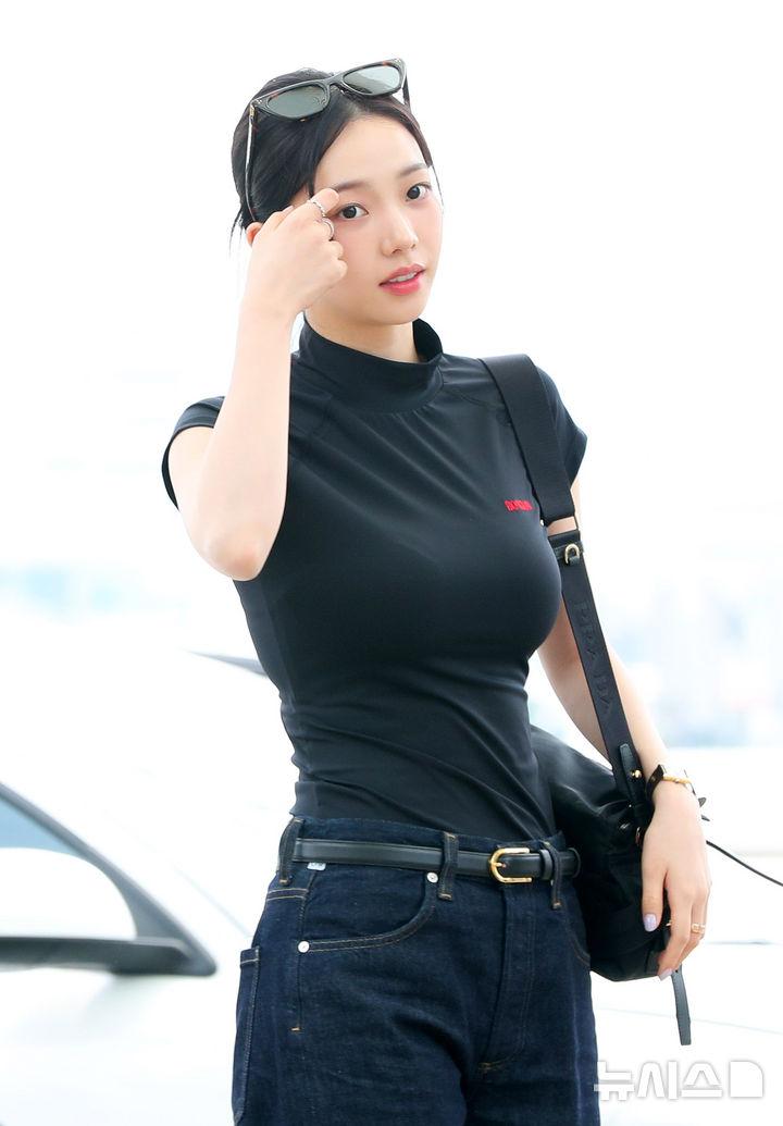 출국하는 <b>에스파 카리나</b>