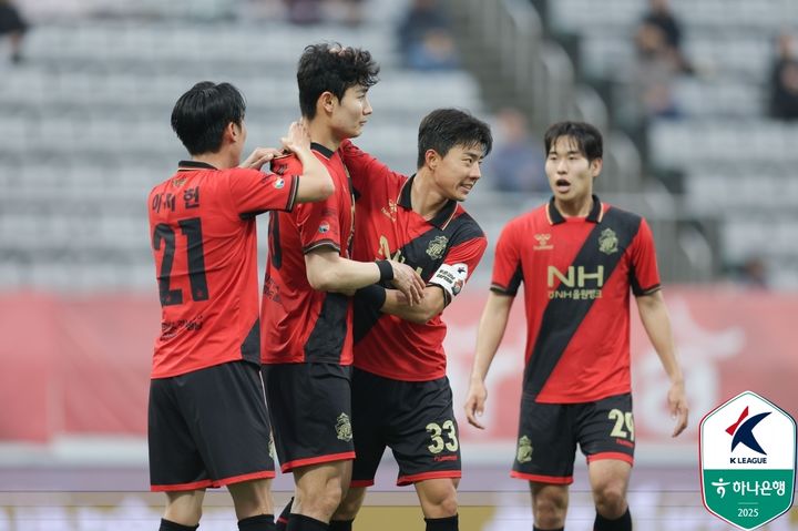 K리그2 <b>이랜드</b>, <b>인천</b>과 0-0 무…수원은 천안 2-1 격파(종합)