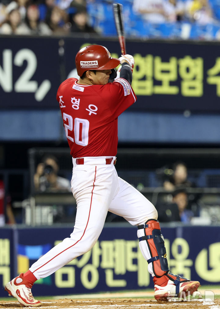 SSG <b>박성한</b>·조형우, 나란히 부상 털고 1군 <b>복귀</b>