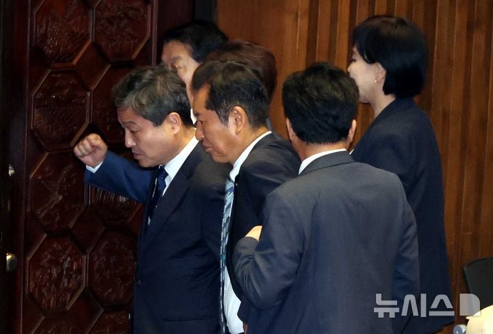 <b>정청래</b>, 우원식·야4당 대표 예방…'제1야당' 국힘 제외