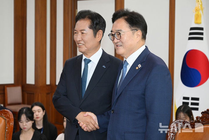 <b>우원식</b> 국회의장 <b>예방</b>한 <b>정청래</b> 더불어민주당 대표 [뉴시스Pic]