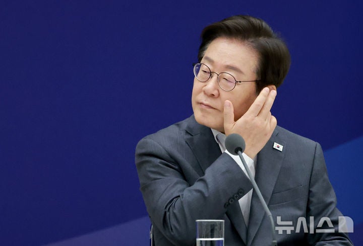 <b>조국</b>, <b>광복절 특사</b> 심사 대상에 포함…이 대통령 결단만 남아(종합)