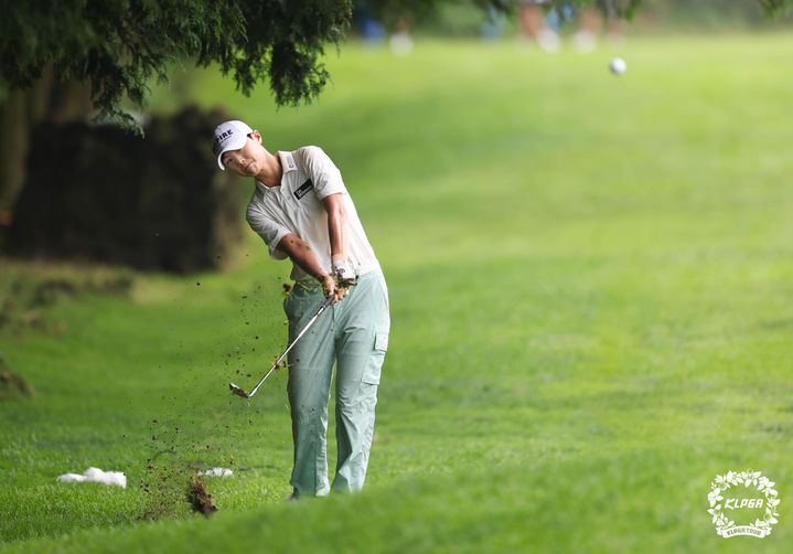 국내 나들이 나선 <b>윤이나</b>, KLPGA <b>제주삼다수 마스터스</b> 1R 공동 5위