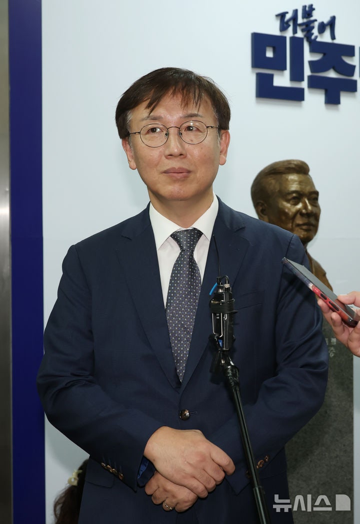 민주당 윤리심판원, '차명 주식 거래' 이춘석 의원 및 보좌관 "제명 징계 사유" 확인