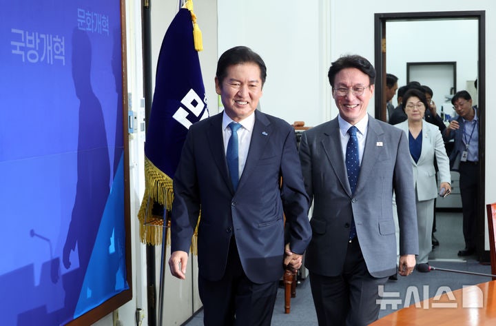 與, <b>정청래</b> 체제 첫 고위 당정협의회…<b>양도세</b> 대주주 기준 등 논의