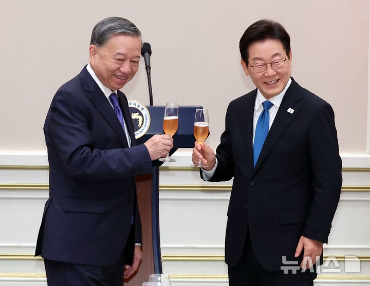 李 "북핵 도발 단호히 대응하되 소통은 재개…<b>베트남</b>도 함께 해달라"(종...