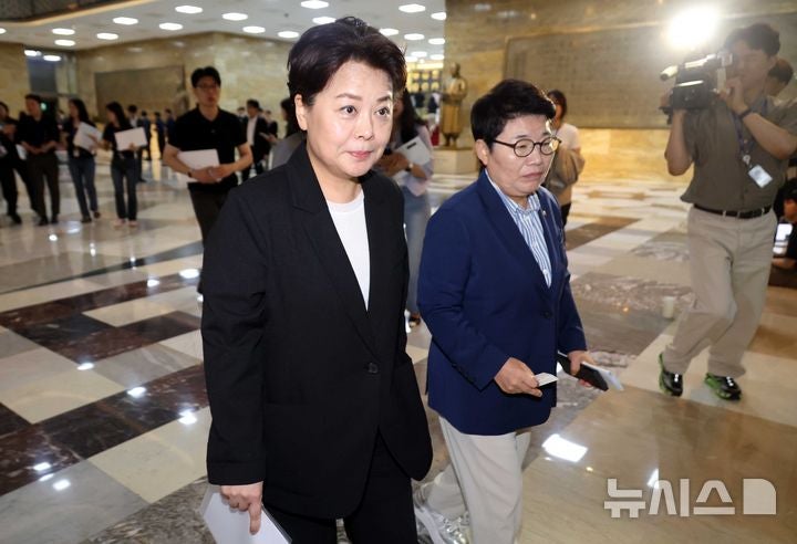 <b>윤희숙</b> "윤어게인으로부터 당 지켜야…<b>혁신</b> 후보들 지지"
