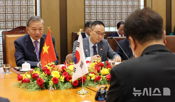 <b>우원식</b> 국회의장과 <b>면담</b>하는 <b>베트남</b> 당서기장