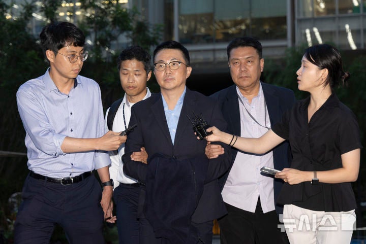 '<b>김건희 집사</b>' <b>김예성</b> 공항서 <b>체포</b> 후 압송…특검 조사(종합)
