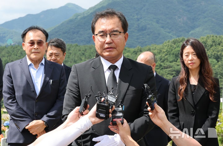 <b>특검</b>, '<b>채상병</b> 수사 기록회수' <b>김동혁</b> 전 국방부 검찰단장 피의자로 소...