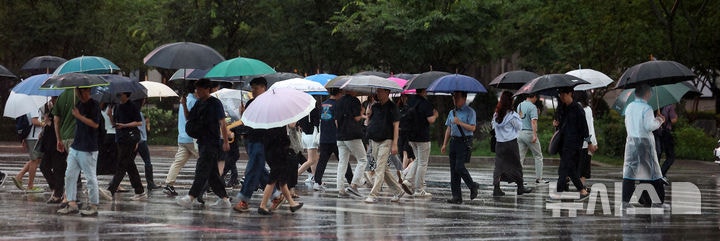 <b>서울</b> 서남권 <b>호우경보</b> 격상…200 이상 '집중<b>호우</b>'
