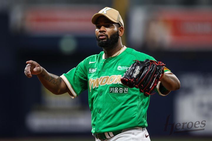 2위 <b>한화</b>, <b>롯데</b>와 3연전 싹쓸이…1위 LG 1경기차 추격(종합)