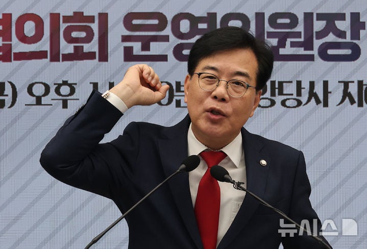 <b>특검 규탄</b> 발언하는 <b>송언석</b> 비대위원장