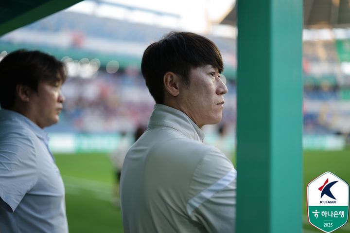 <b>신태용</b> 울산 <b>감독</b> "수비 축구가 쉽지만…팬들 위해 골 넣고 이기겠다"