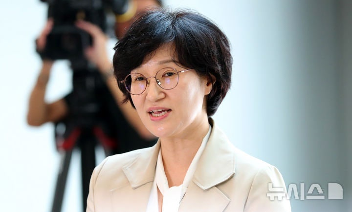 <b>원민경</b> 여가<b>장관 후보자</b> "'힘 있는 부처' 만드는 것이 우선순위 과제"