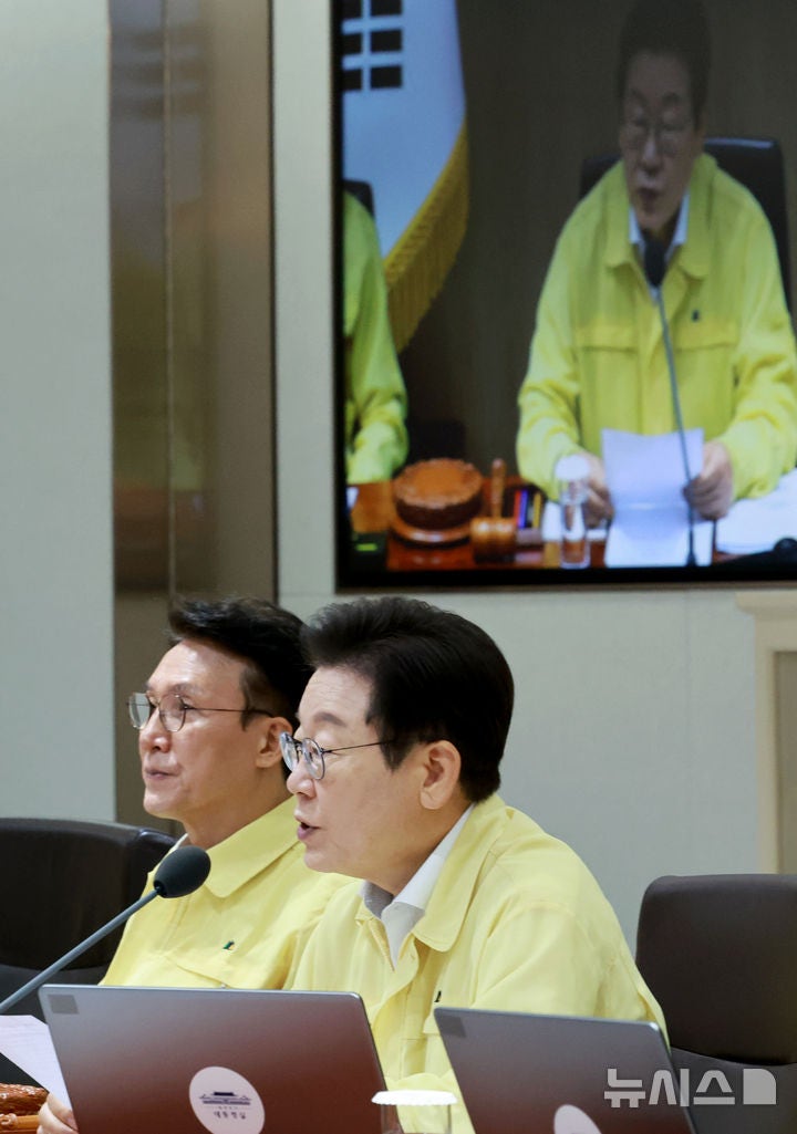 이 <b>대통령</b>, 재계 만나 "정부 최대 목표는 경제살리기…함께 힘 모으자"