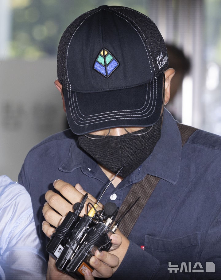 해병특검 들어서는 <b>염보현 군검사</b>