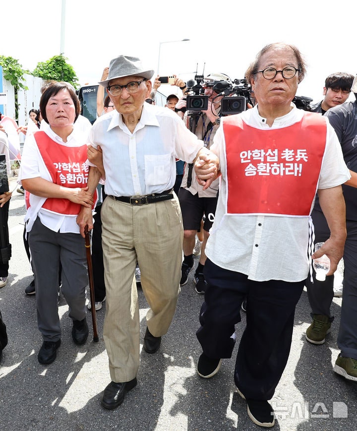북쪽 향하는 <b>비전향장기수 안학섭</b>