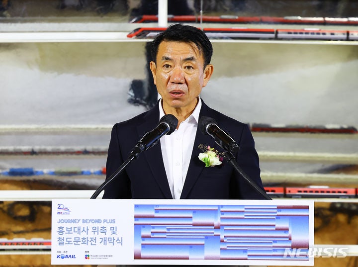 <b>한문희 코레일 사장</b>, 청도 무궁화호 7명 사고 책임…임기 11개월 앞두고...