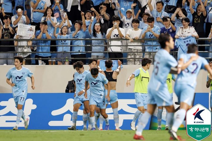 '<b>이동경 극장골</b>' K리그1 <b>김천</b>, 수원FC 3-2 꺾고 6경기 무패