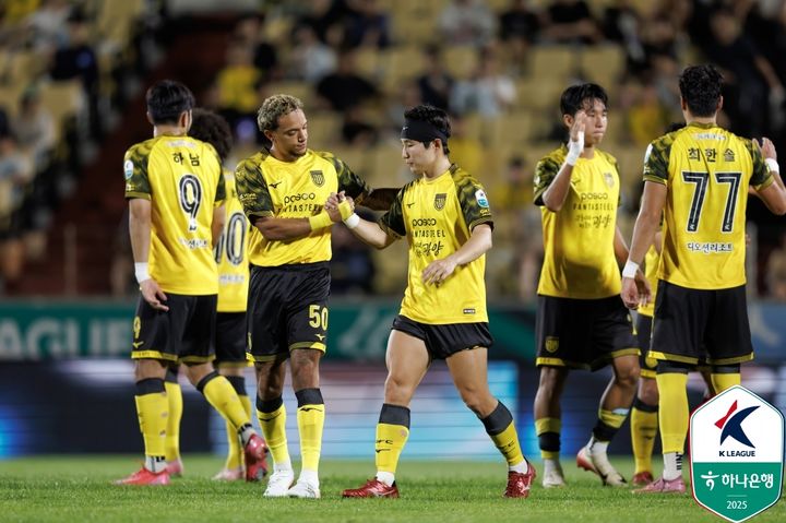 <b>K리그2</b> 전남, 안산 <b>2</b>-0 제압…부천은 천안과 0-0 무승부
