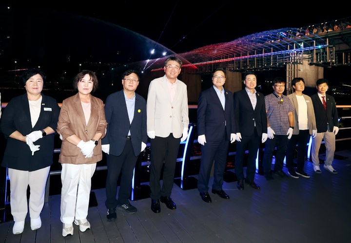 오승록 구청장, <b>경춘철교 음악분수 개장</b>식 참석