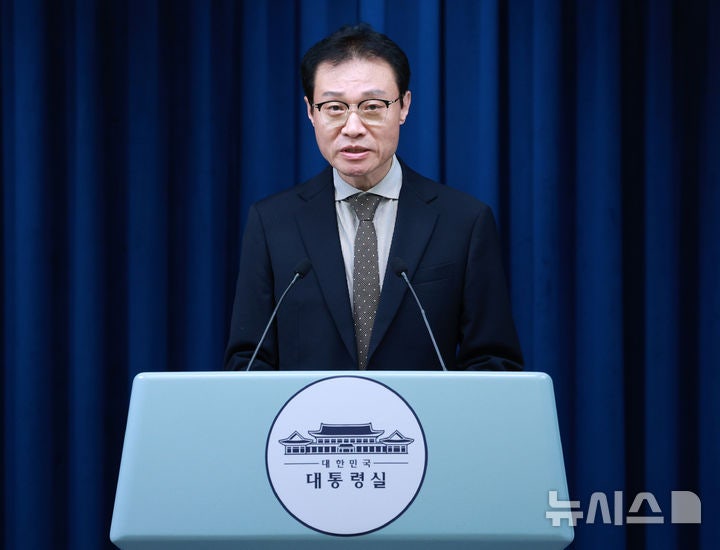 <b>대통령실</b> "<b>브리핑</b> 생중계 영상에 명예훼손 경고자막 넣기로"