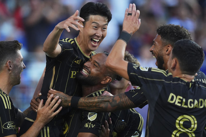 <b>손흥민</b>, MLS 3경기 만에 <b>데뷔골</b> 폭발…환상 프리킥 득점