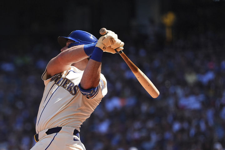 시애틀 <b>롤리</b>, 시즌 48·49호포 폭발…MLB 포수 한 시즌 <b>최다 홈런</b> 신기록