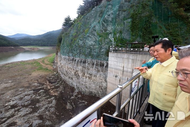 강릉 <b>오봉저수지</b> 찾은 <b>정청래</b> 대표