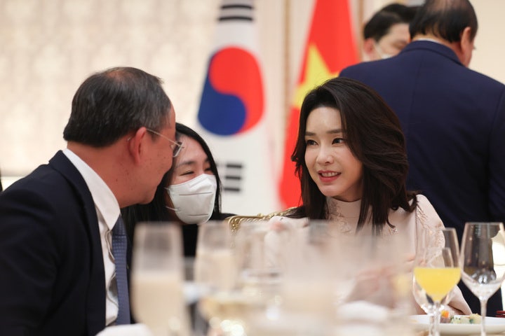 특검, <b>김건희</b> '도이치 주가조작' 혐의 조사…내일 구속 <b>기소</b>