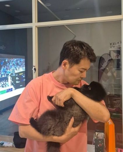 <b>전현무</b>, SNS에 <b>보아 신곡</b> 올렸다 '<b>빛삭</b>'
