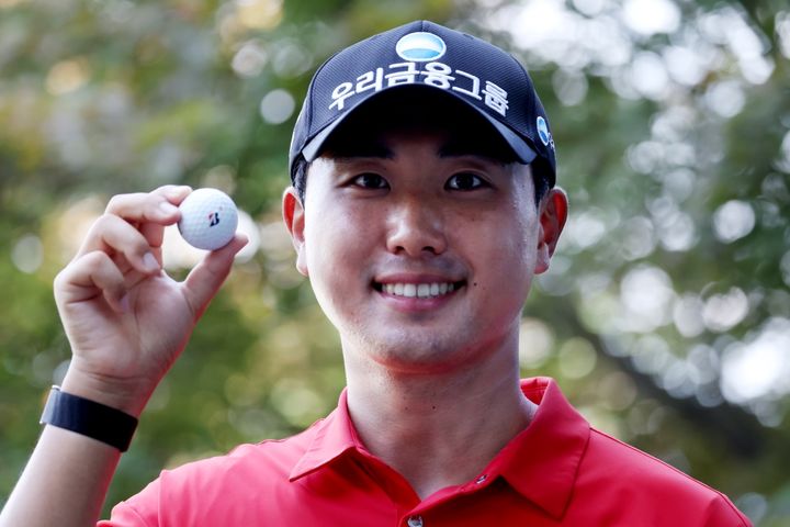 <b>조우영</b>, KPGA 동아회원권그룹오픈 3R서 <b>앨버트로스 기록</b>