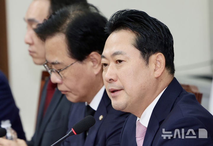 <b>발언</b>하는 <b>장동혁 대표</b>