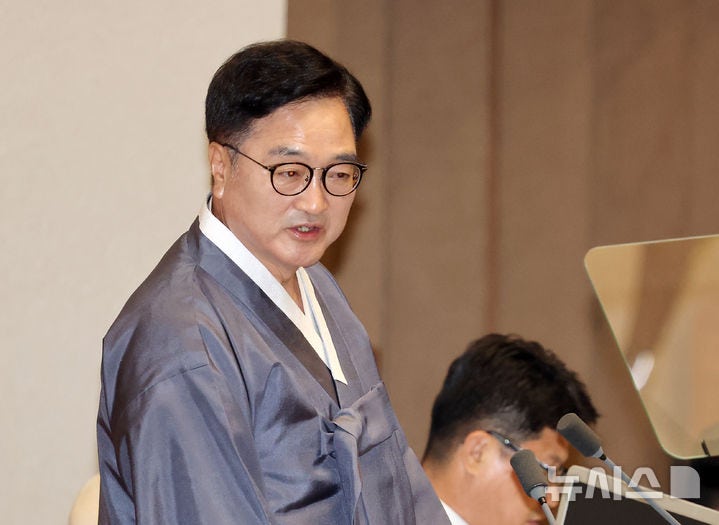 우 <b>의장</b> "<b>국회</b>, 국민 삶 지키는 민주주의로 가야…<b>개헌</b>특위 10월 구성"