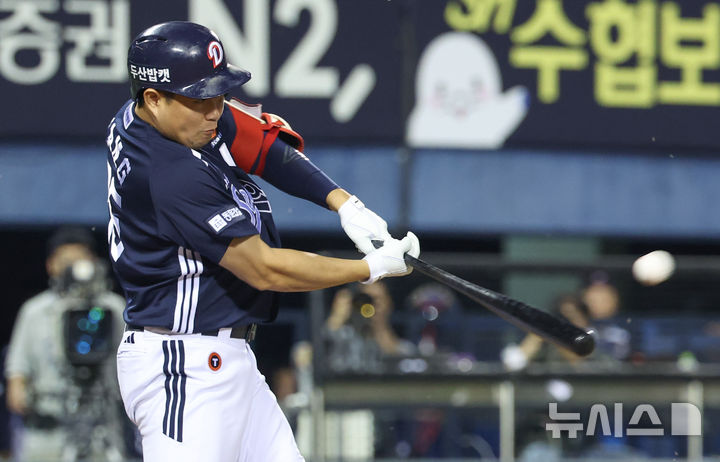 KBO, <b>8월 MVP</b> 후보 6인 공개…LG <b>톨허스트</b>·유영찬 집안 싸움