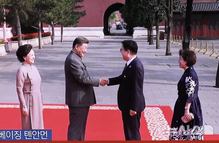 [中 열병식]<b>우원식</b>, <b>김정은</b> 반대편서 열병식 참석