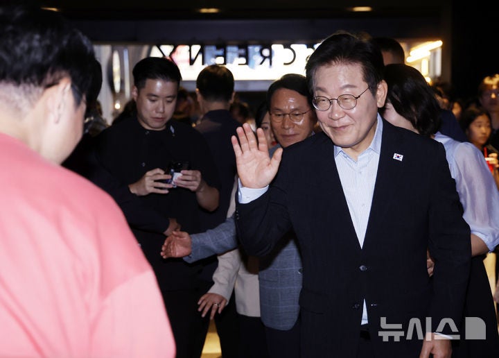 李<b>대통령</b> 부부, 영락보린원생들과 K-애니 관람…"여러분은 사랑받는 존...