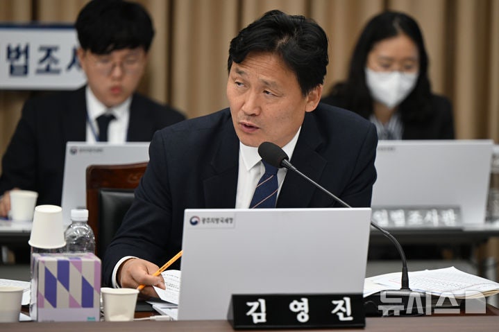 與, <b>최강욱</b> 후임 교육연수원장에 김영진 의원 지명