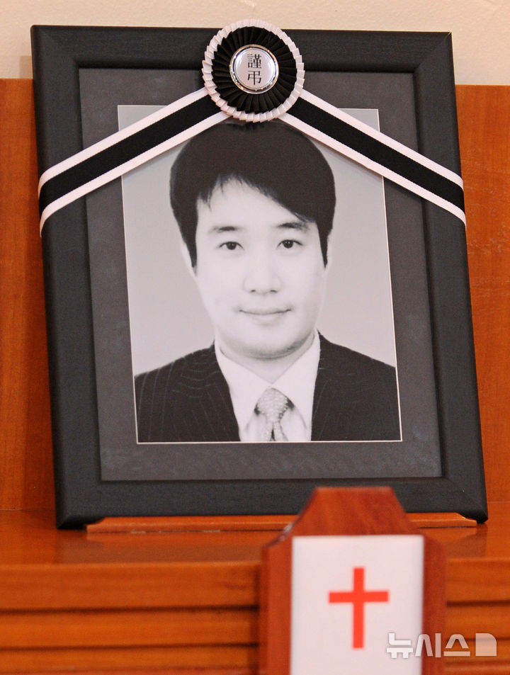 <b>안재환 17주기</b>…<b>정선희</b> "충격으로 사경 헤매"
