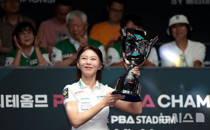 '당구여제' <b>김가영</b>, '캄보디아 특급' 스롱 꺾고 <b>LPBA 통산 16승</b>(종합)