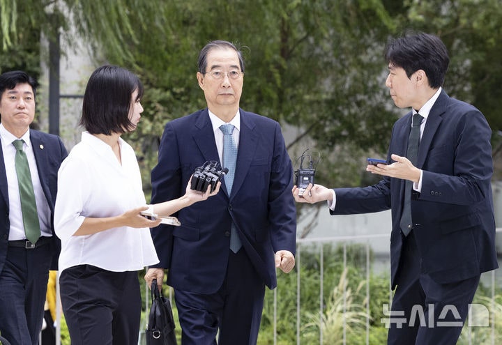 <b>김건희 특검</b> 사무실 출석하는 <b>한덕수</b> 전 총리