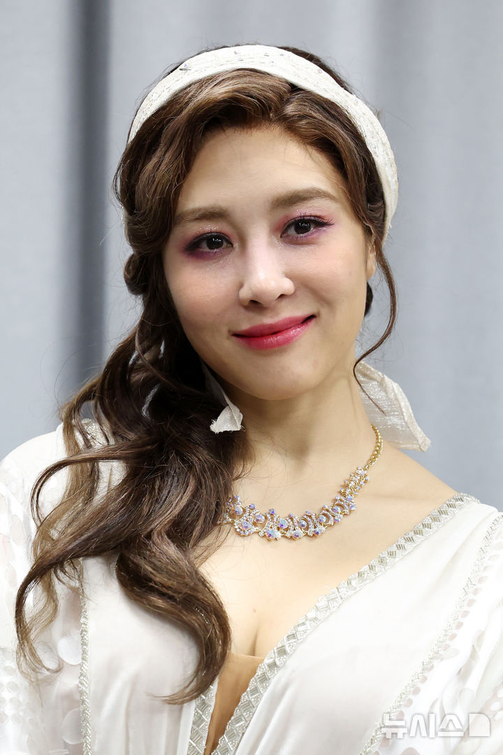 <b>옥주현</b>, '소속사 <b>미등록 운영</b>' 인정…"행정 절차서 누락"