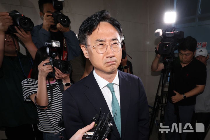 '수사<b>외압 의혹</b>' 신범철 전 국방부차관, 해병<b>특검</b> 출석