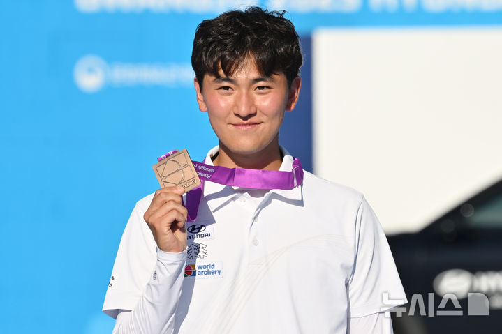 '개인전 무관' 탈출한 <b>김제덕</b>의 마인드 컨트롤…"부딪쳐보자"