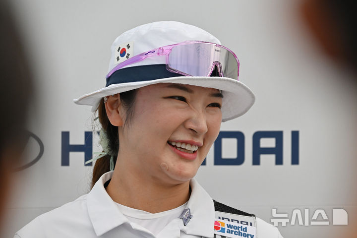 '첫 <b>세계</b><b>양궁</b><b>선수권</b> 개인 金' <b>강채영</b>, 환한 미소…"10년 걸렸다, 난 신여...